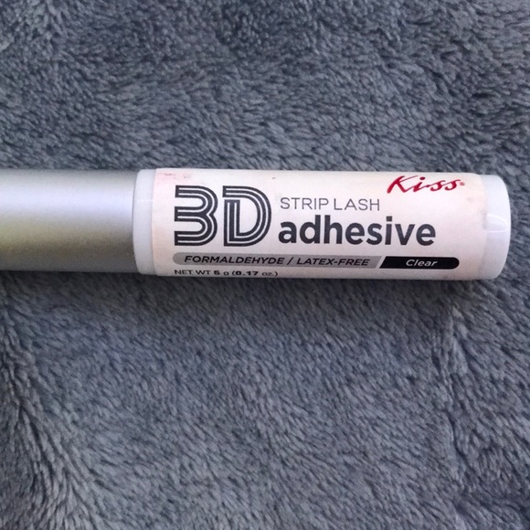 This is the Kiss 3d adhesive lash glue - Picture 1 of 2